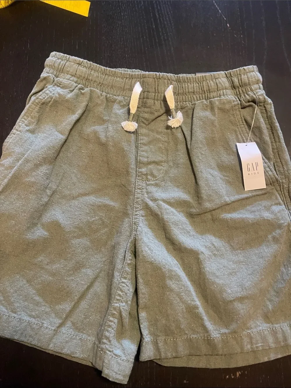GAP casual olive